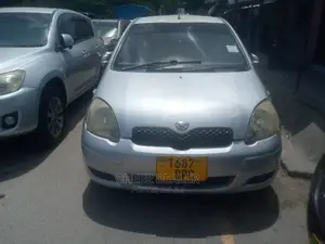 Toyota Vitz 1.0 FWD 3dr 2004 Silver