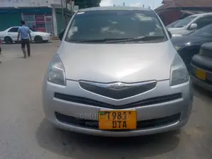 Toyota Ractis 1.3 FWD 2005 Silver