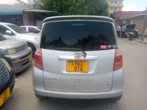 Toyota Ractis 1.3 FWD 2005 Silver