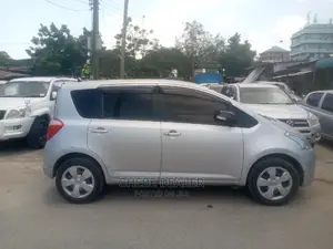 Toyota Ractis 1.3 FWD 2005 Silver