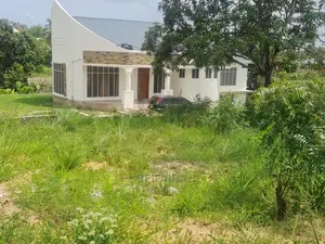 Kiwanja Kinauzwa Goba Njia Nne