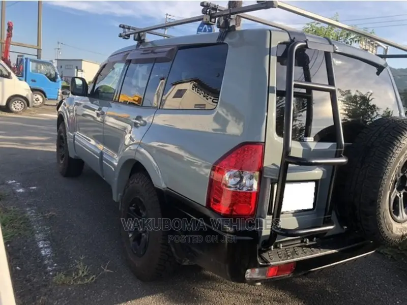 Mitsubishi Pajero 2003 Gray