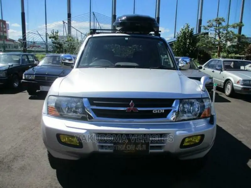 Mitsubishi Pajero 2000 Silver