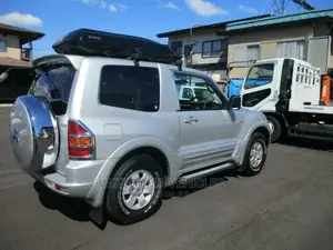 Mitsubishi Pajero 2000 Silver