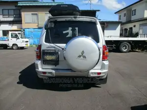Mitsubishi Pajero 2000 Silver