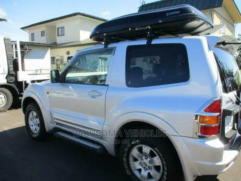 Mitsubishi Pajero 2000 Silver