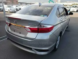 Honda Grace 2017 Silver