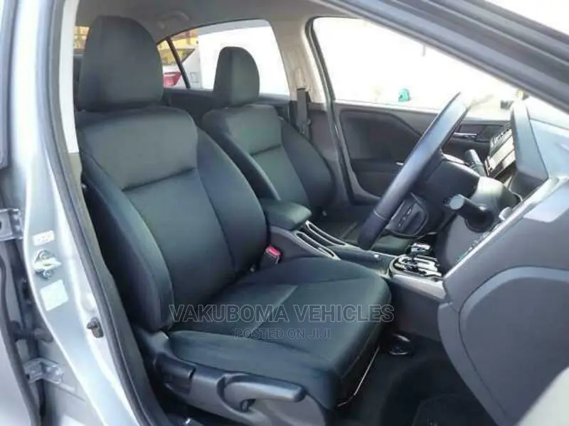 Honda Grace 2017 Silver