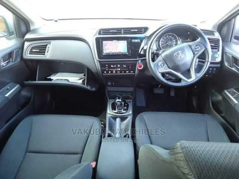 Honda Grace 2017 Silver