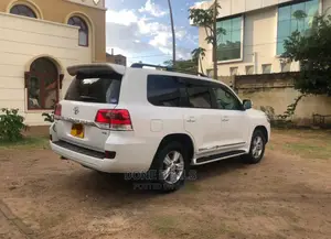Toyota Land Cruiser 2015 White