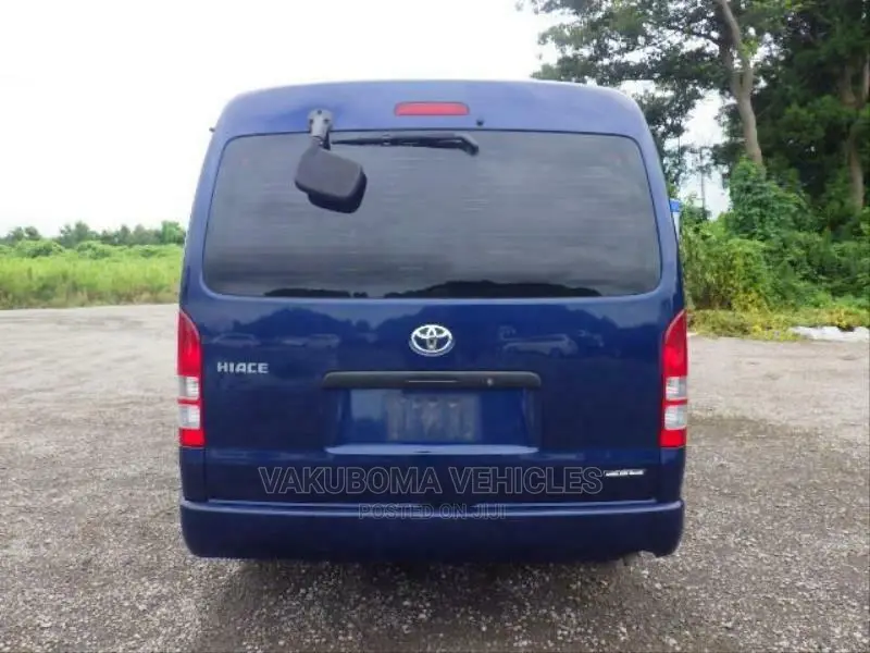 Toyota HiAce 2005 Blue