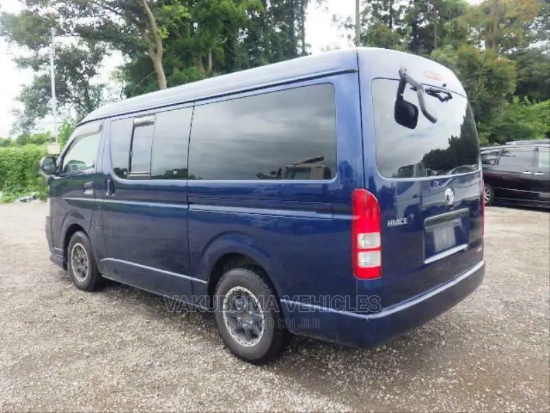 Toyota HiAce 2005 Blue
