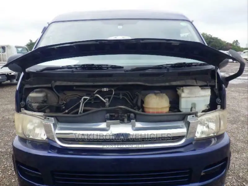 Toyota HiAce 2005 Blue