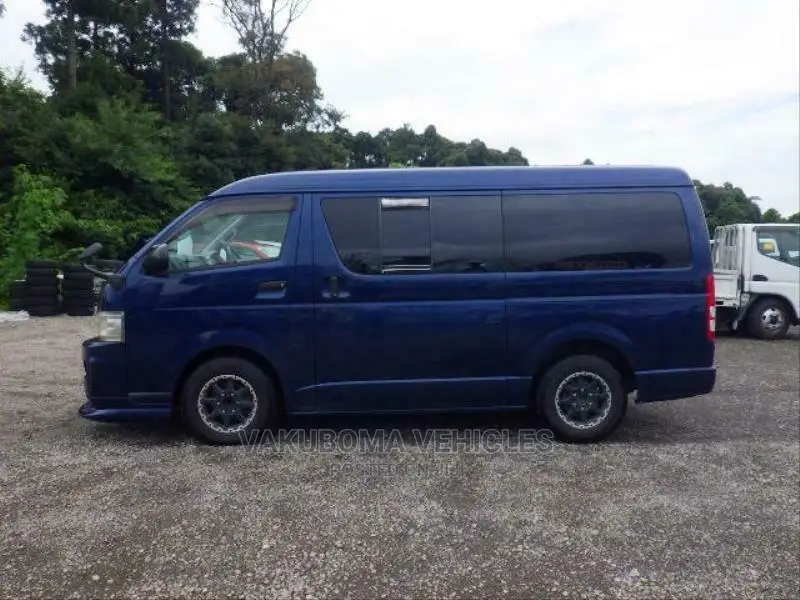 Toyota HiAce 2005 Blue