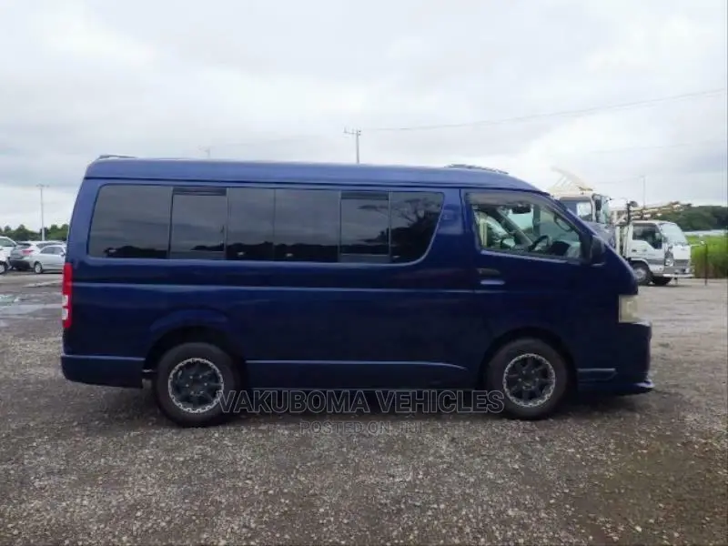Toyota HiAce 2005 Blue