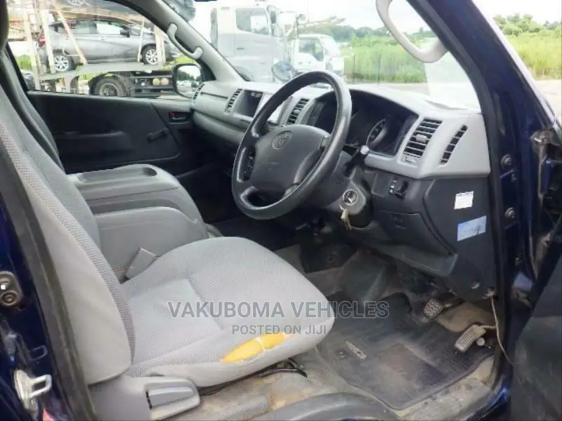 Toyota HiAce 2005 Blue