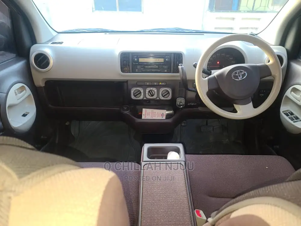 Toyota Passo 2010 Orange