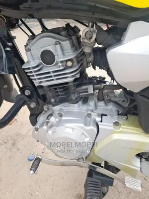 TVS HLX Plus ES 2022 Yellow
