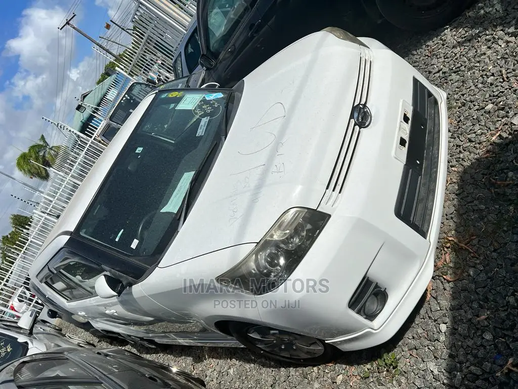 Toyota Corolla Rumion 2010 White