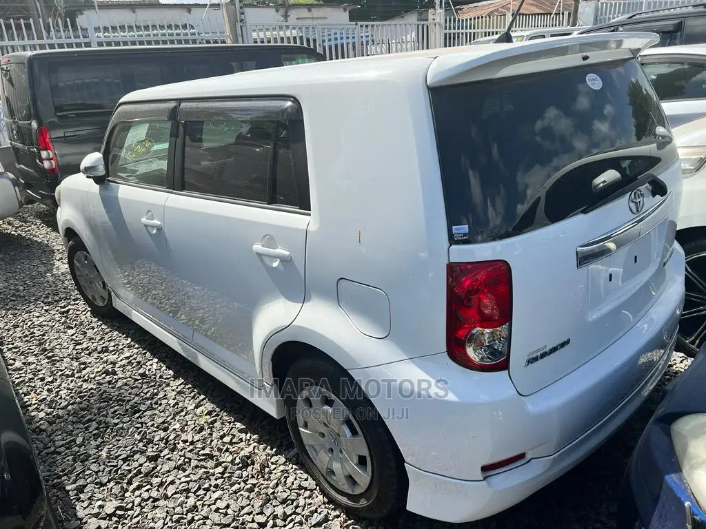 Toyota Corolla Rumion 2010 White