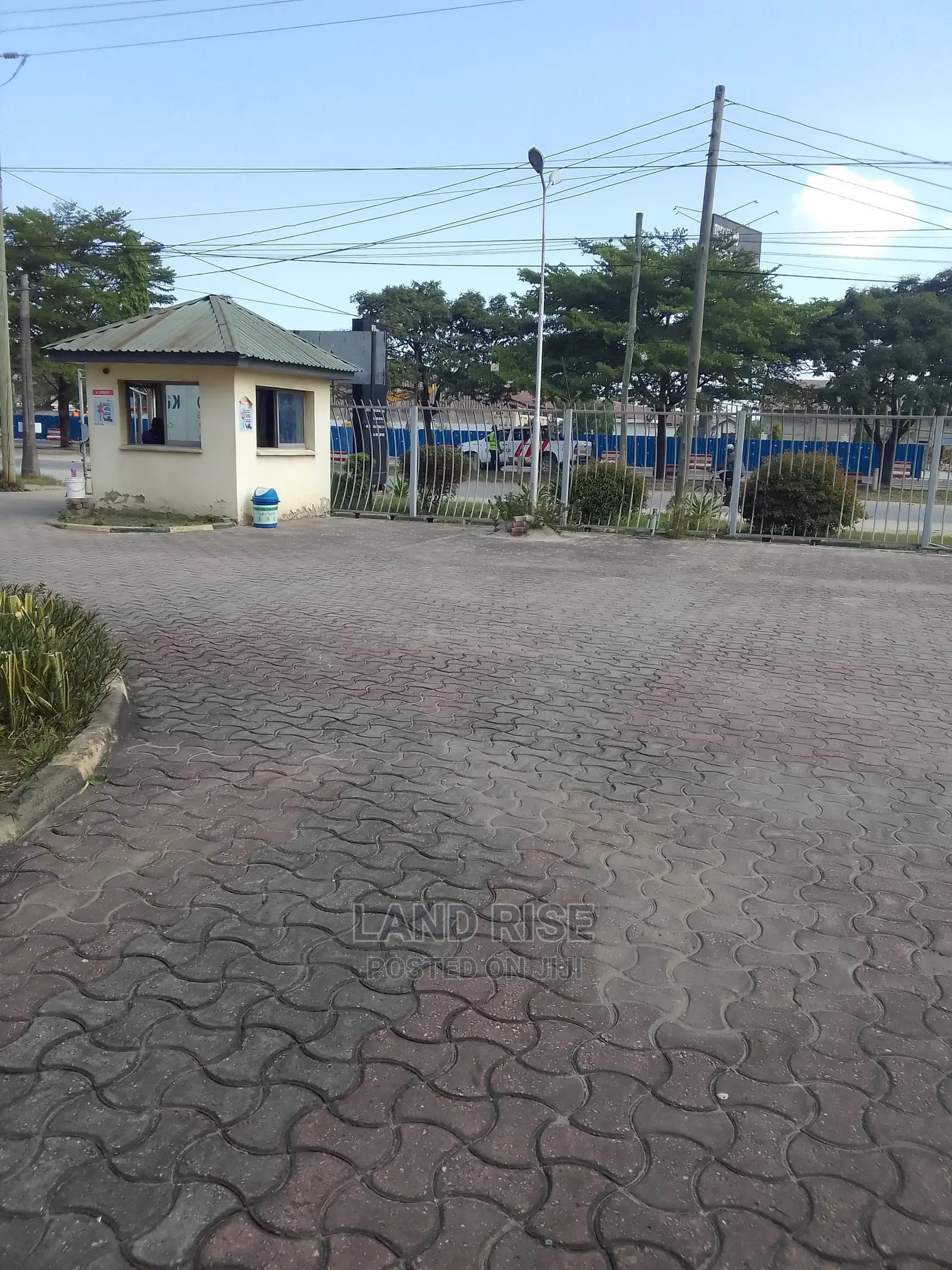 Showroom and Warehouse for Rent