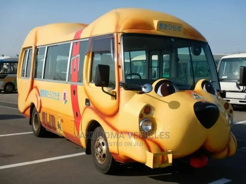 Mitsubishi Fuso Rosa 2000 Yellow