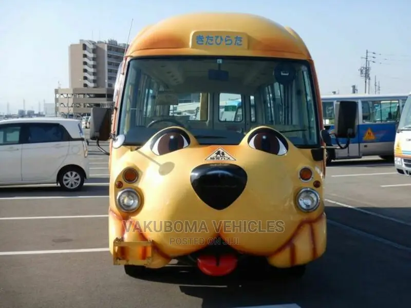 Mitsubishi Fuso Rosa 2000 Yellow