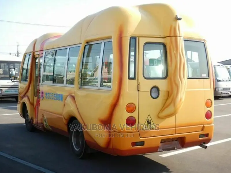 Mitsubishi Fuso Rosa 2000 Yellow