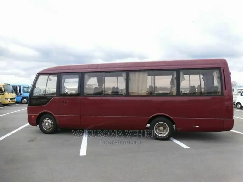 Mitsubishi Fuso Rosa 2000 Red
