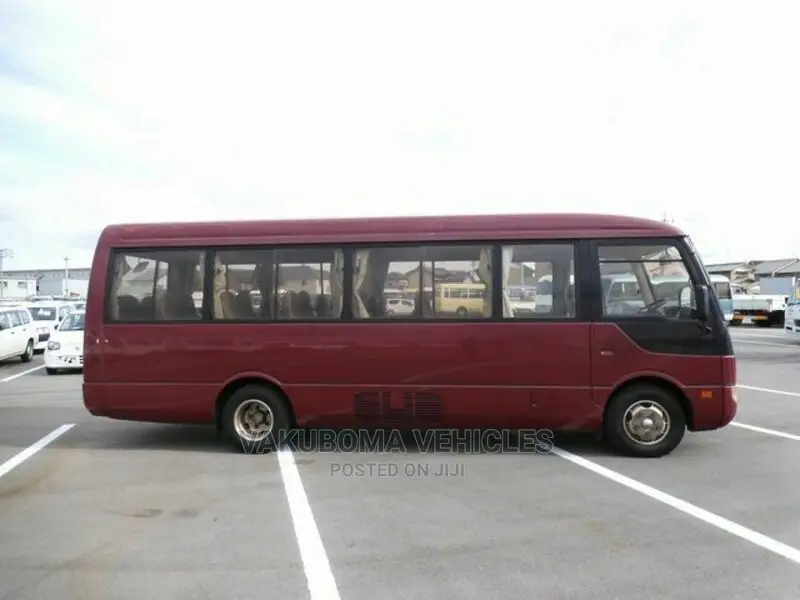 Mitsubishi Fuso Rosa 2000 Red