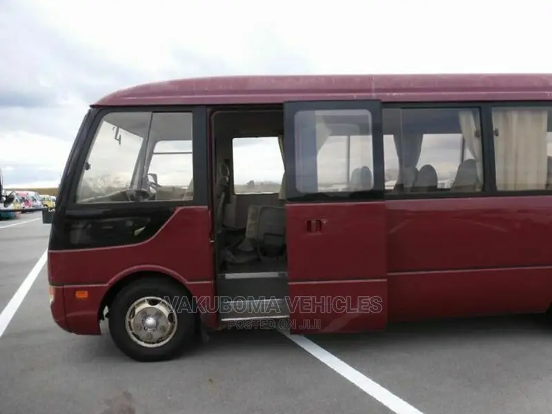 Mitsubishi Fuso Rosa 2000 Red