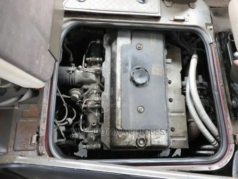 Mitsubishi Fuso Rosa 2000 Red