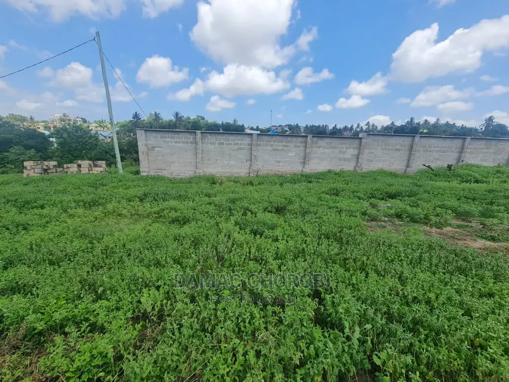 Kiwanja Cha Biashara Makaxi Kinauzwa Qmt 2000 Kibamba