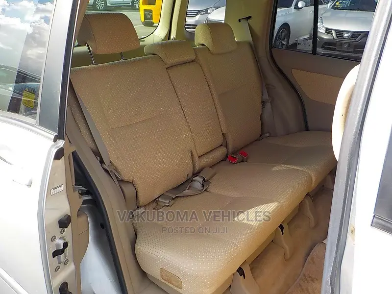 Toyota Raum 2007 Silver