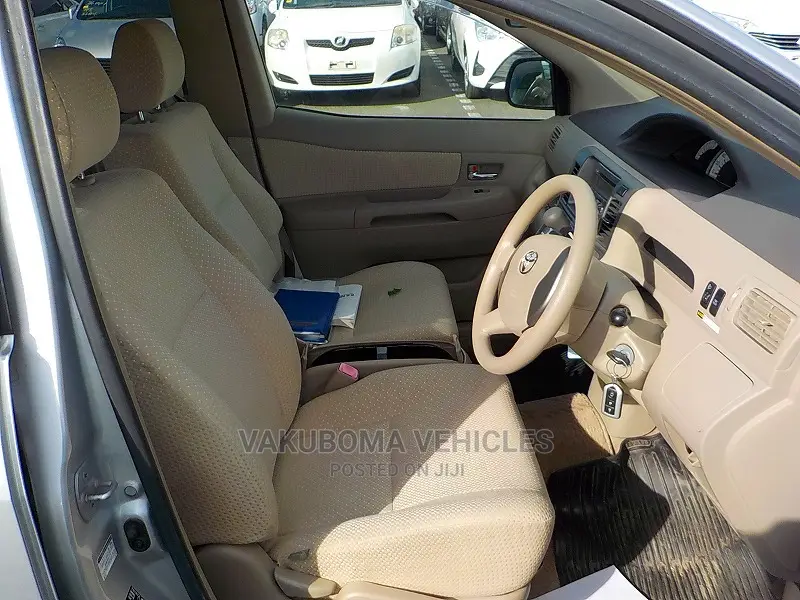Toyota Raum 2007 Silver