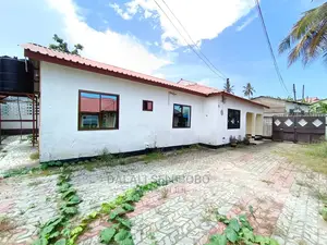 Photo - 4bdrm Bungalow in Kimara Suka for Rent