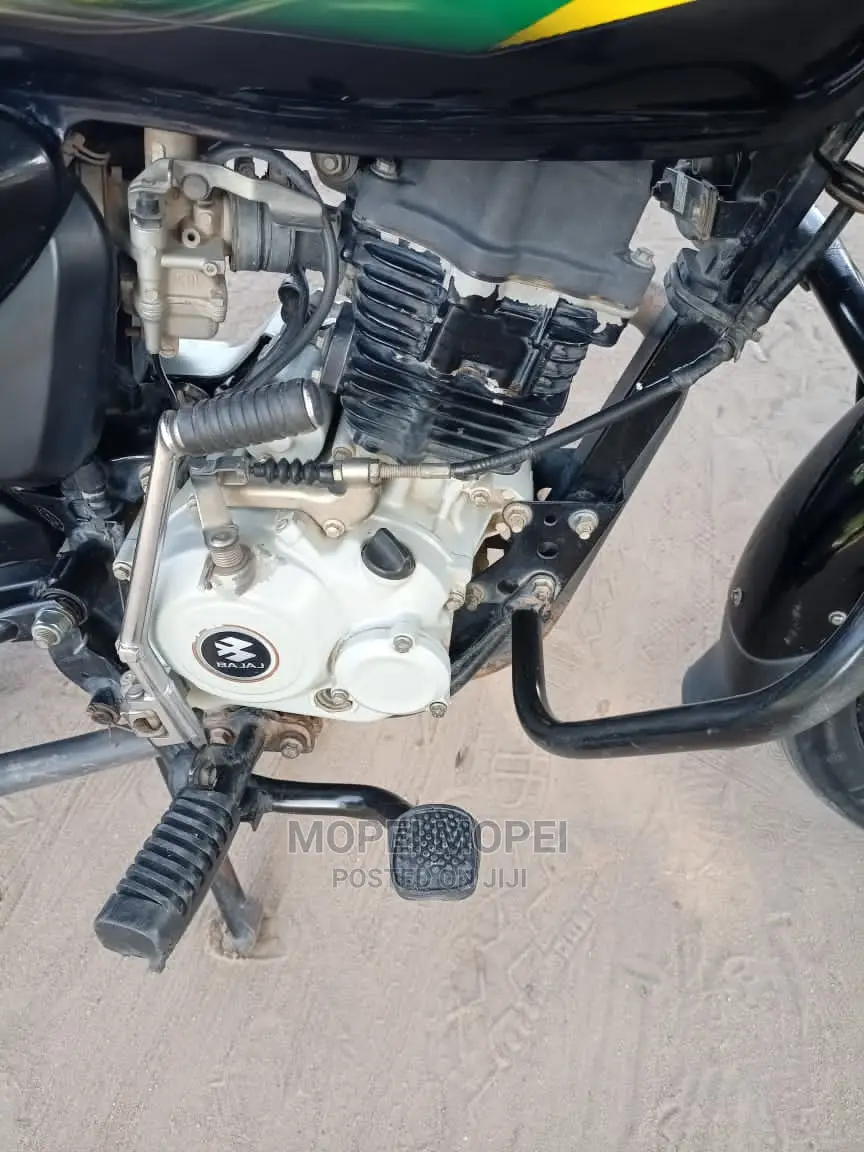 Bajaj Boxer 125 2021 Green