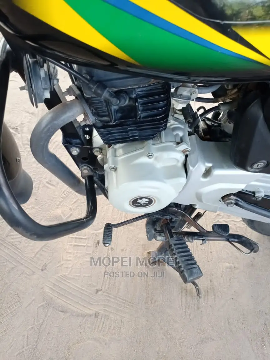 Bajaj Boxer 125 2021 Green