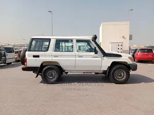 Toyota Land Cruiser 2015 White