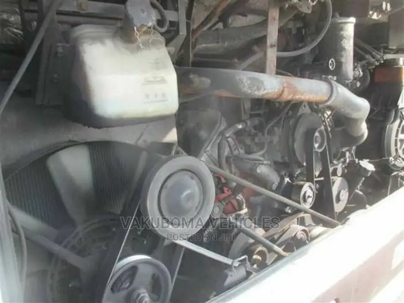 Isuzu Executive Bus 2001 Silver