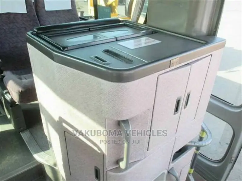 Isuzu Executive Bus 2001 Silver