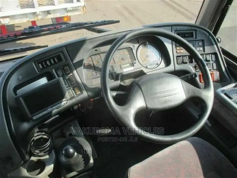 Isuzu Executive Bus 2001 Silver