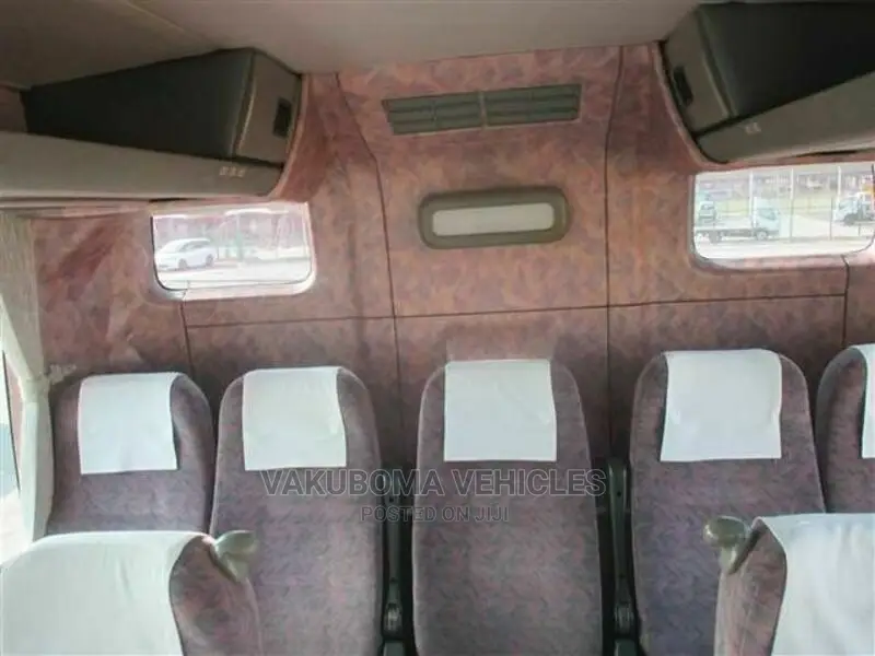Isuzu Executive Bus 2001 Silver