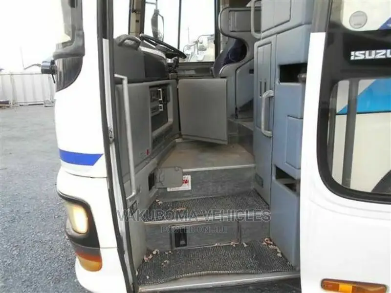 Isuzu Executive Bus 1998 White
