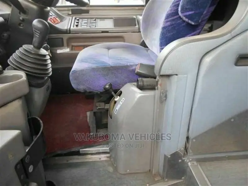 Isuzu Executive Bus 1998 White
