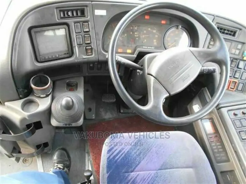 Isuzu Executive Bus 1998 White