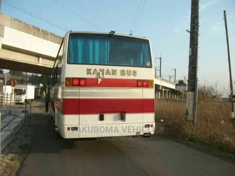 Isuzu Executive Bus 1989 White