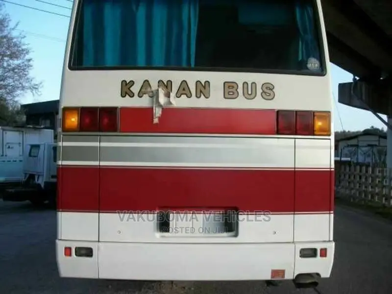 Isuzu Executive Bus 1989 White