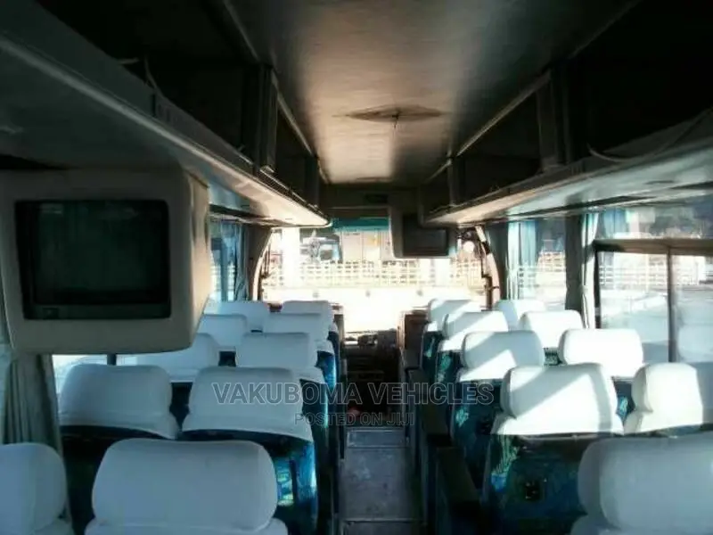 Isuzu Executive Bus 1989 White