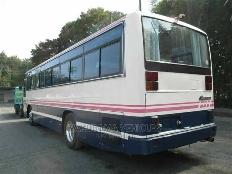 Isuzu Executive Bus 1988 White